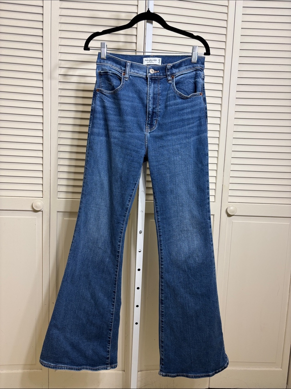 Abercrombie & Fitch The Flare Ultra High Rise Blue Jeans Size 28